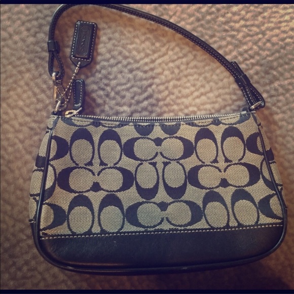 Coach Handbags - Vintage Coach Small Purse Gray with Black C Logo